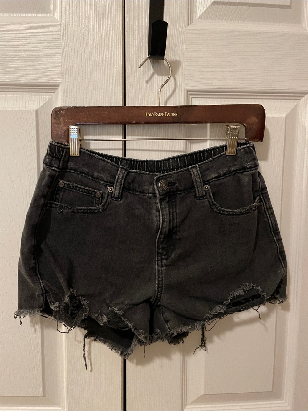 American Eagle Distressed Black Women's Denim Shorts with Frayed Hem